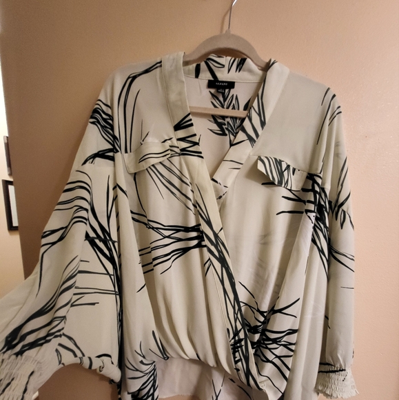 Ladies top - Picture 3 of 4